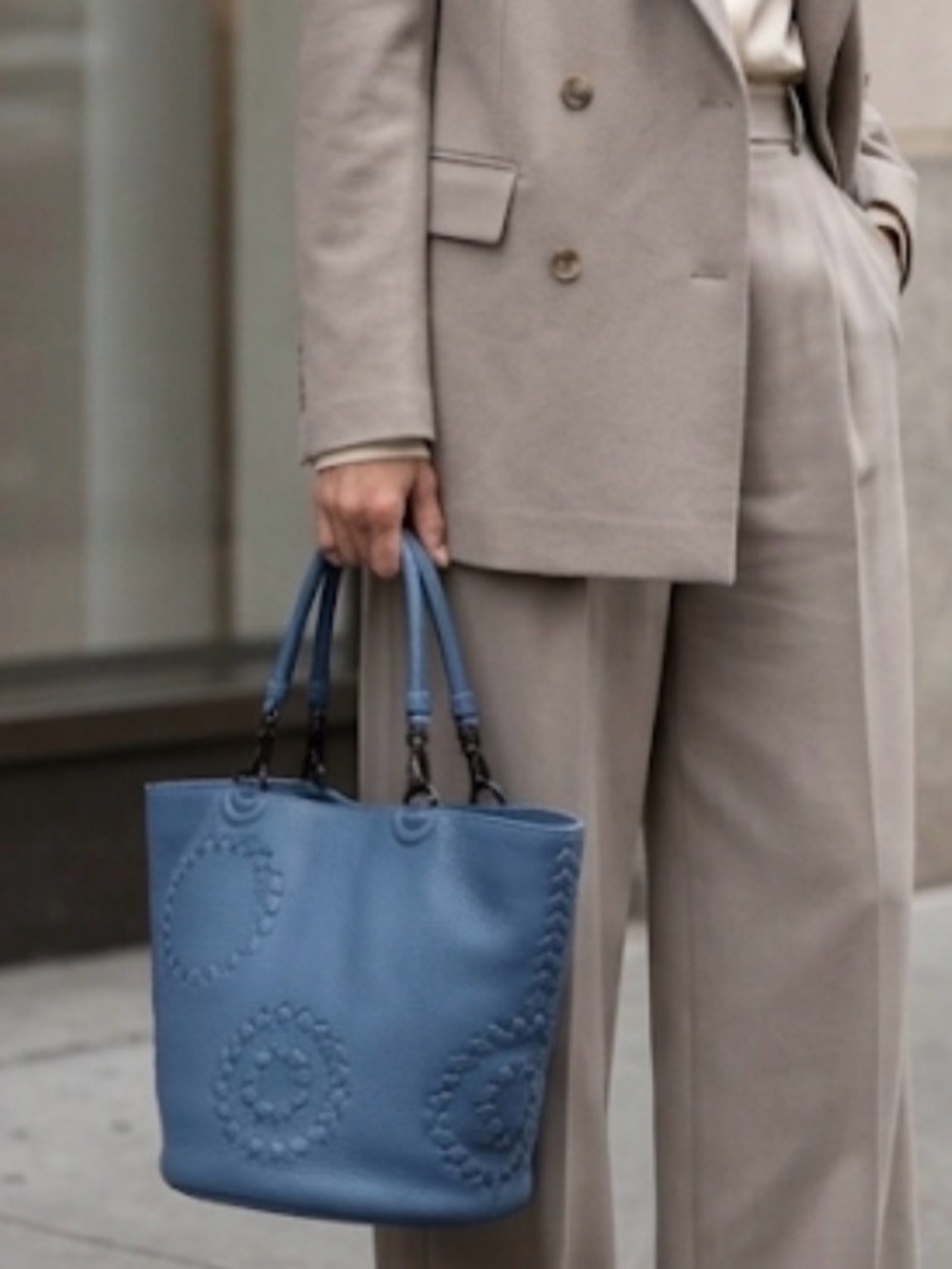 Bottega Veneta Blue Leather Woven Motif Bucket Bag - Picture 2 of 13